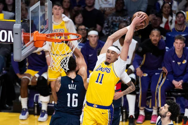 NBA, Basketball Herren, USA 2026: Lakers 120:101 Wizards - 30 Mar 2026 Los Angeles Lakers’ Jaxson Hayes (11) dunks against Washington Wizards’ Anthony Gill (16) during an NBA basketball game at Crypto.com Arena on Monday, March 30, 2026 in Los Angeles. Los Angeles United States Copyright: xRingoxChiux xSOPAxImagesx 20260330RC.Lakers027