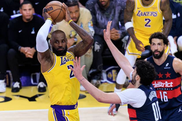 March 30, 2026, Los Angeles, California, USA: LeBron James 23 of the Los Angeles Lakers passes the ball as Tristan Vukcevic 00 of the Washington Wizards defends during their regular season NBA, Basketball Herren, USA game on Monday March 30, 2026 at Crypto.com Arena in Los Angeles, California. Lakers defeat Wizards, 120-101. ARIANA RUIZ PI Los Angeles USA - ZUMAp124 20260330_zaa_p124_025 Copyright: xArianaxRuizx