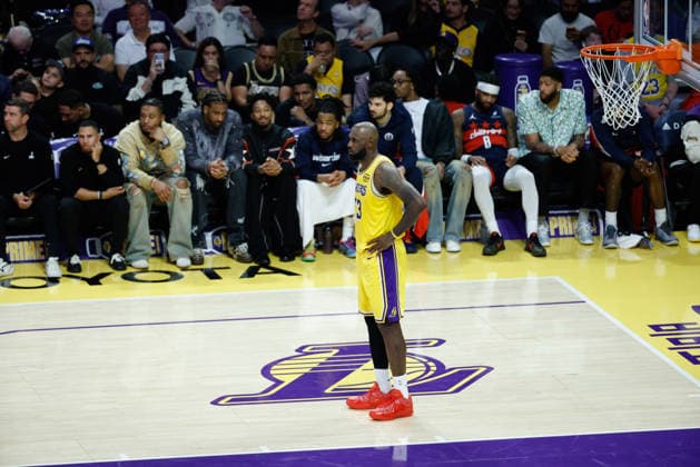 LOS ANGELES, CA - MARCH 30: Los Angeles Lakers forward LeBron James (23) stands on the court during the Washington Wizards vs Los Angeles Lakers game on March 30, 2026, at Crypto.com Arena in Los Angeles, CA. (Photo by Jevone Moore Icon Sportswire) NBA, Basketball Herren, USA MAR 30 Washington Wizards at Los Angeles Lakers EDITORIAL USE ONLY Icon20260330066