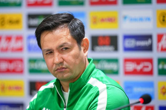 March 30, 2026, Bangkok, Thailand: Rovshan Meredov, head coach of Turkmenistan seen during the pre-match press conference, PK, Pressekonferenz at Rajamangala Stadium. Thailand And Turkmenistan Press Conference In Bangkok, Thailand - 30 Mar 2026  - ZUMAs197 20260330_aaa_s197_279 Copyright: xAmpholxThongmueangluangx
