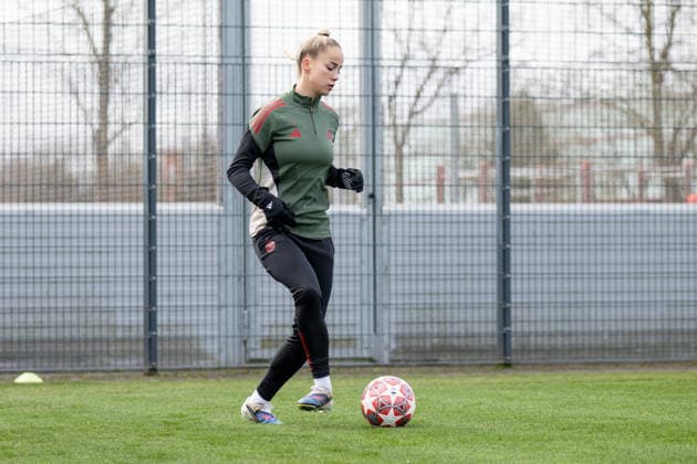Giulia Gwinn 7 FC Bayern Muenchen , FC Bayern Women Final training before the UEFA Champions League match, quarter-final second leg against Manchester United, season 2025 2026 31 03 2026 DFB regulations prohibit any use of photographs as image sequences and or quasi video Muenchen Bayern Germany Copyright: xkolbert-press UlrichxGamelx