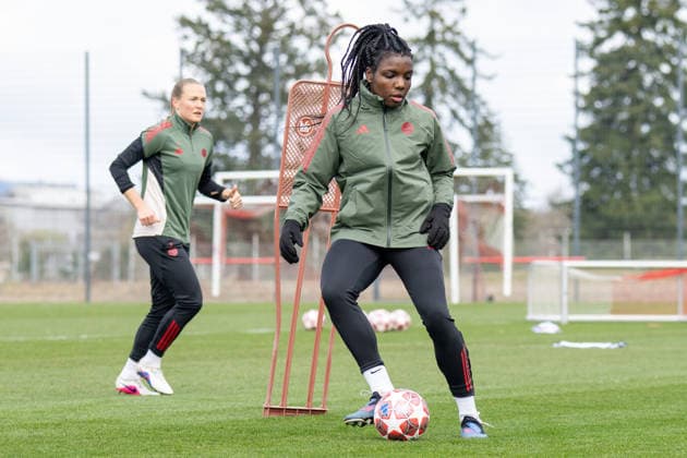 Edna Imade 29 FC Bayern Muenchen , FC Bayern Women Final training before the UEFA Champions League match, quarter-final second leg against Manchester United, season 2025 2026 31 03 2026 DFB regulations prohibit any use of photographs as image sequences and or quasi video Muenchen Bayern Germany Copyright: xkolbert-press UlrichxGamelx
