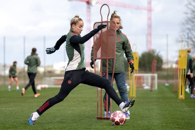 Giulia Gwinn 7 FC Bayern Muenchen , FC Bayern Women Final training before the UEFA Champions League match, quarter-final second leg against Manchester United, season 2025 2026 31 03 2026 DFB regulations prohibit any use of photographs as image sequences and or quasi video Muenchen Bayern Germany Copyright: xkolbert-press UlrichxGamelx
