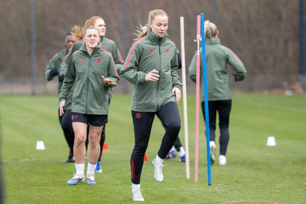 Glodis Perla Viggosdottir 4 FC Bayern Muenchen , FC Bayern Women Final training before the UEFA Champions League match, quarter-final second leg against Manchester United, season 2025 2026 31 03 2026 DFB regulations prohibit any use of photographs as image sequences and or quasi video Muenchen Bayern Germany Copyright: xkolbert-press UlrichxGamelx