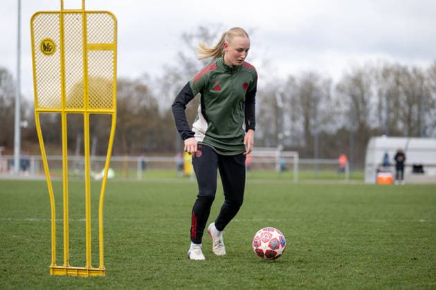 Luzie Zaehringer 33 FC Bayern Muenchen , FC Bayern Women Final training before the UEFA Champions League match, quarterfinal second leg against Manchester United, season 2025 2026 31 03 2026 DFB regulations prohibit any use of photographs as image sequences and or quasi video Muenchen Bayern Germany Copyright: xkolbert-press UlrichxGamelx