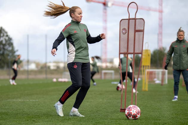 Glodis Perla Viggosdottir 4 FC Bayern Muenchen , FC Bayern Women Final training before the UEFA Champions League match, quarter-final second leg against Manchester United, season 2025 2026 31 03 2026 DFB regulations prohibit any use of photographs as image sequences and or quasi video Muenchen Bayern Germany Copyright: xkolbert-press UlrichxGamelx
