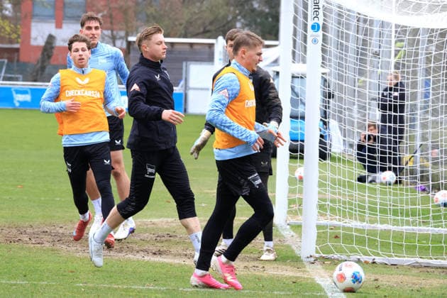 DEU, DFL, 2 FBL Hertha BSC, Training, 31 03 2026, Sportforum, Berlin, DEU, DFL, 2 FBL Hertha BSC, Training, in the picture Marten Winkler Hertha BSC Berlin 22 , Leon Jensen Hertha BSC Berlin 5 , Julian Eitschberger Hertha BSC Berlin 2 DFL regulations prohibit any use of Photographs as image sequences and or quasi video nordphotoxGmbHx xEngler nph00076
