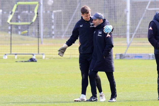 DEU, DFL, 2 FBL Hertha BSC, Training, 31 03 2026, Sportforum, Berlin, DEU, DFL, 2 FBL Hertha BSC, Training, in the picture Head Coach Stefan Leitl Hertha BSC Berlin , Tjark Ernst Hertha BSC Berlin 1 , Goalkeeper Coach Andreas Menger Hertha BSC Berlin DFL regulations prohibit any use of Photographs as image sequences and or quasi video nordphotoxGmbHx xEngler nph00076