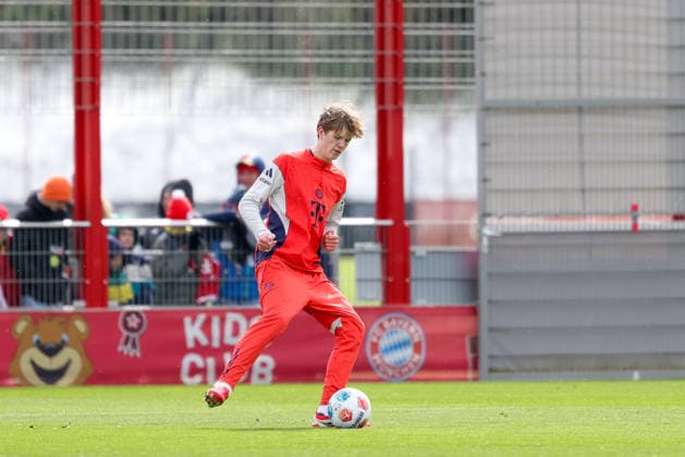 Philipp von Taube (FC Bayern Muenchen), GER, Oeffentliches Training, FC Bayern Muenchen, Fussball, Saison 2025 2026, 31.03.2026, GER, Oeffentliches Training, FC Bayern Muenchen, Fussball, Saison 2025 2026, 31.03.2026 Muenchen *** Philipp von Taube FC Bayern Muenchen , GER, Public training, FC Bayern Muenchen, Football, Season 2025 2026, 31 03 2026, GER, Public training, FC Bayern Muenchen, Football, Season 2025 2026, 31 03 2026 Muenchen Copyright: xEibner-Pressefoto JennixMaulx EP_JML