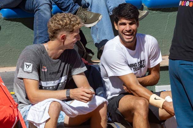 Carlos Alcaraz holds training session in Murcia Spanish tennis player Carlos Alcaraz (L) talks with his trainings partner Spanish player Martin Landaluce during their training session held at Murcia Royal Tennis Club 1919 in Murcia, Spain on 31 March 2026. Murcia Spain  Copyright: xMARCIALxGUILLENx