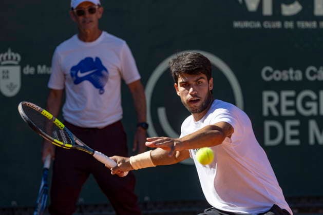 Carlos Alcaraz holds training session in Murcia Spanish tennis player Carlos Alcaraz in action during his training session held at Murcia Royal Tennis Club 1919 in Murcia, Spain on 31 March 2026. Murcia Spain  Copyright: xMARCIALxGUILLENx