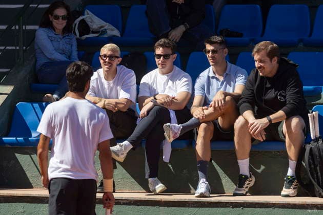 Carlos Alcaraz holds training session in Murcia Spanish soccer player Alvaro Morata (2R) watches Spanish tennis player Carlos Alcaraz(foreground) during a training session held at Murcia Royal Tennis Club 1919 in Murcia, Spain on 31 March 2026. Murcia Spain  Copyright: xMARCIALxGUILLENx