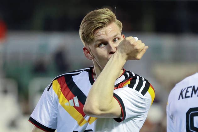 Anton Kade (Germany) bejubelt seinen Treffer zum 0:2, UEFA U21, U 21 EURO 2027 Qualifier, Greece v Germany, Apostolos-Nikolaidis-Stadion am 31. March 2026 in Athens, Grichenland. (Foto von Marco Steinbrenner DeFodi Images) Anton Kade (Germany) celebrates after scoring his teams second goal, UEFA U21 EURO 2027 Qualifier, Greece v Germany, Apostolos-Nikolaidis-Stadium, March 31, 2026 in Athens, Greece. (Photo by Marco Steinbrenner DeFodi Images) - *** Anton Kade Germany celebrates his goal for 0 2, UEFA U21 EURO 2027 Qualifier, Greece v Germany, Apostolos Nikolaidis Stadium, March 31, 2026 in Athens, Greece Photo by Marco Steinbrenner DeFodi Images Anton Kade Germany celebrates after scoring his teams second goal, UEFA U21 EURO 2027 Qualifier, Greece v Germany, Apostolos Nikolaidis Stadium, March 31, 2026 in Athens, Greece Photo by Marco Steinbrenner DeFodi Images