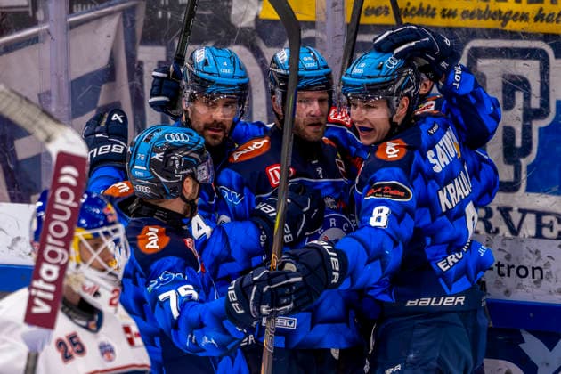 Ingolstadt, Deutschland 31. März 2026: Penny DEL - 2025 2026 - Playoff Viertelfinale - Spiel 4 - ERC Ingolstadt gegen EHC Red Bull München Im Bild: in der Traube Torschütze Philipp Krauß Krauss (ERC) jubelt nach seinem Tor zum 1:0 mit seinen Mannschaftskollegen, Saturn Arena Bayern *** Ingolstadt, Germany March 31, 2026 Penny DEL 2025 2026 Playoff Quarterfinals Game 4 ERC Ingolstadt vs EHC Red Bull Munich Pictured in the Traube Goalscorer Philipp Krauss Krauss ERC cheers with his teammates after his goal to make it 1-0, Saturn Arena Bayern Copyright: xFotostandx xSchäferx