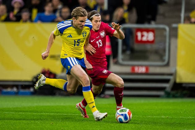 260331 Carl Starfelt of Sweden and Jakub Kaminski of Poland during the FIFA World Cup, WM, Weltmeisterschaft, Fussball Qualifier play-off final football match between Sweden and Poland on March 31, 2026 in Stockholm. Photo: Jesper Zerman BILDBYRAN kod JZ JM0814 bbeng fotboll football soccer fotball vm-kval fifa world cup qualifier playoff play-off final sverige sweden sverige a polen poland *** 260331 Carl Starfelt of Sweden and Jakub Kaminski of Poland during the FIFA World Cup Qualifier play off final football match between Sweden and Poland on March 31, 2026 in Stockholm Photo Jesper Zerman BILDBYRAN kod JZ JM0814 bbeng fotboll football soccer fotball vm kval fifa world cup qualifier playoff play off final sverige sweden sverige a polen poland  Copyright: JESPERxZERMAN BB260331JZ018