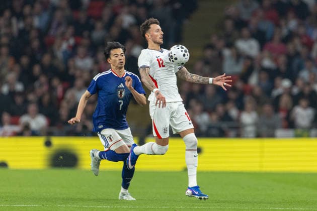 Football - International Friendly, Länderspiel, Nationalmannschaft - England v Japan LONDON, ENGLAND - Tuesday, March 31, 2026: England s Ben White (R) and Japan s Kaoru Mitoma during an International Friendly match between England and Japan at Wembley Stadium. (Photo by David Rawcliffe Propaganda) LONDON Wembley Stadium GREATER LONDON ENGLAND  Copyright: xDavidxRawcliffex P2026-03-31-England_Japan-45