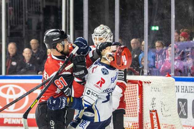 Koelner Haie vs. Schwenninger Wild Wings, Eishockey, Penny DEL, Playoffs, Viertelfinale, Spiel 4, 2025 2026, 31.03.2026 Koelner Haie (KEC) vs. Schwenninger Wild Wings, Eishockey, Penny DEL, Playoffs, Viertelfinale, Spiel 4, 2025 2026, 31.03.2026 Koeln *** Koelner Haie vs Schwenninger Wild Wings, Ice Hockey, Penny DEL, Playoffs, Quarterfinals, Game 4, 2025 2026, 31 03 2026 Koelner Haie KEC vs Schwenninger Wild Wings, Ice Hockey, Penny DEL, Playoffs, Quarterfinals, Game 4, 2025 2026, 31 03 2026 Koeln Copyright: xEibner-Pressefoto GerhardxWingenx EP_GWR
