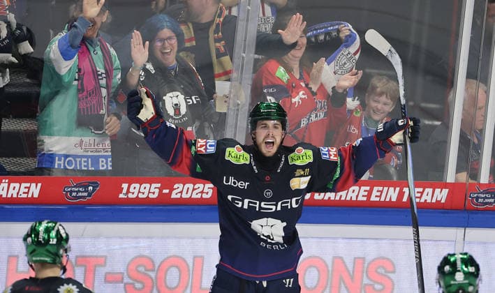Ty Ronning jubelt Freude Emotion Jubel Eishockey Penny DEL Deutsche Eishockey Liga Play Off Viertelfinale 4.Spiel Saison 2025 2026 31.03.2026 EHC Eisbären Berlin EBB vs Straubing Tigers *** Ty Ronning cheers joy emotion jubilation sport ice hockey penny DEL Deutsche Eishockey Liga Play Off quarter final 4 game season 2025 2026 31 03 2026 EHC Eisbären Berlin EBB vs Straubing Tigers