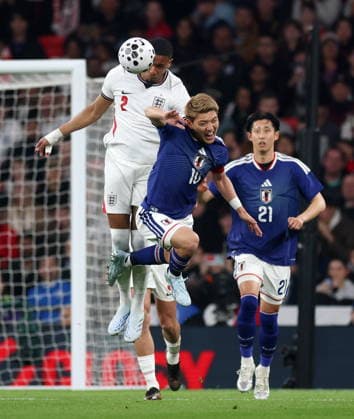 Soccer International Friendly, Länderspiel, Nationalmannschaft - England v Japan England™s Ezri Konsa (L) vies for the ball with Japan™s Ritsu Doan (R) during the international friendly match between England and Japan at Wembley Stadium in London, Great Britain, 31 March 2026. London United Kingdom  Copyright: xANDYxRAINx