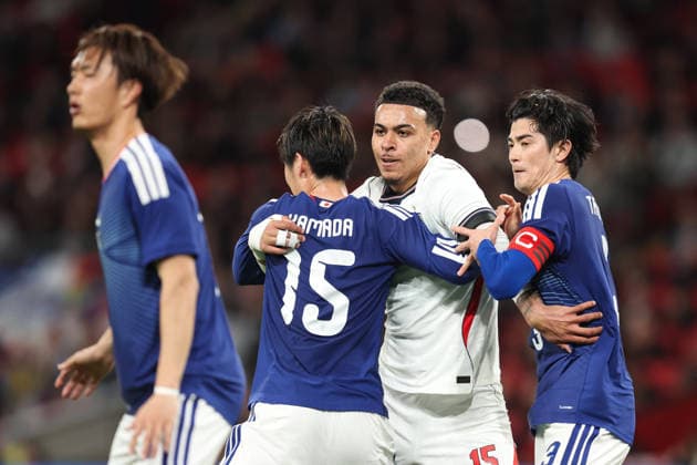 England gegen Japan 31. März 2026, London Internationales Freundschaftsspiel Fußball England gegen Japan Morgan Rogers (England) ringt mit Daichi Kamada (Japan) und Shogo Taniguchi (Japan), als der Ball in den Strafraum gespielt wird Foto Charlotte Wilson Abseits London UK  Copyright: xCharlottexWilsonx xOffsidexOffside