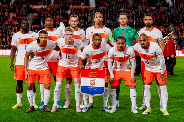 team photo of the Netherlands, goalkeeper Mark Flekken of the Netherlands, Denzel Dumfries of the Netherlands, of the Netherlands, Virgil van Dijk of the Netherlands, Nathan Ake of the Netherlands, Jerdy Schouten of the Netherlands, Quinten Timber of the Netherlands, Donyell Malen of the Netherlands, Xavi Simons of the Netherlands, Cody Gakpo of the Netherlands, Brian Brobbey of the Netherlands Netherlands v Ecuador, International Friendly, Länderspiel, Nationalmannschaft Netherlands v Ecuador, Philips Stadion, March 31, 2026, Eindhoven, Netherlands.