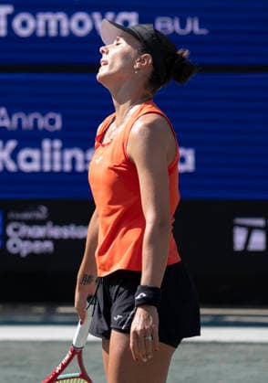 April 1, 2026: Viktoriya Tomova (BUL) loses to Anna Kalinskaya (RUS) 6-2, 6-4, at the Credit One Charleston Open being played at Credit One Staduim in Charleston, South Carolina, {USA} Ã‚ Tennisclix Charleston USA - ZUMAc04_ 20260401_zma_c04_017 Copyright: xLesliexBillmanx
