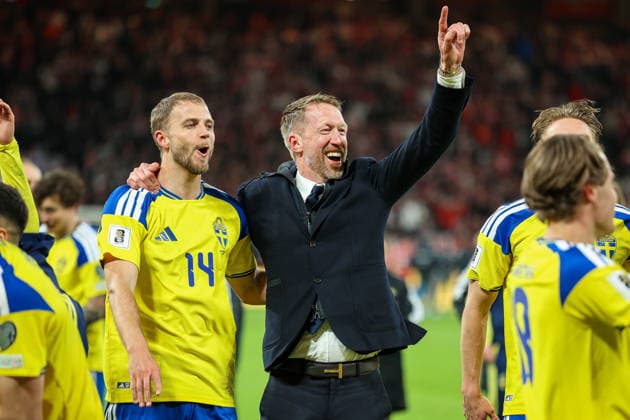 Sztokholm 31.03.2026. Football FIFA World Cup, WM, Weltmeisterschaft, Fussball Qualifiers match between Sweden and Poland in Stockholm, Sweden --- Baraze do Mistrzostw Swiata 2026 mecz : Szwecja - Polska Persons Shown : Graham Potter Eric Smith radosc bramka gol punkt emocje joy happy Fot. Igor Jakubowski Arena Akcji NEWSPIX.PL --- newspix.pl 