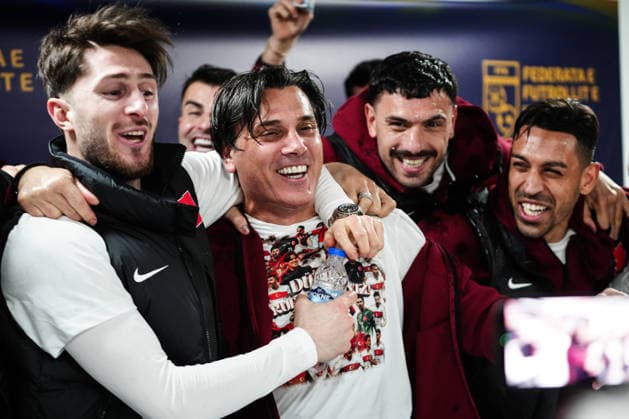 Kosovo v Turkiye - 2026 FIFA World Cup, WM, Weltmeisterschaft, Fussball European Qualifiers PRISTINA, KOSOVO - MARCH 31: Players of Turkiye throw water to head coach Vincenzo Montella during the press conference, PK, Pressekonferenz to celebrate the 2026 FIFA World Cup European Qualifiers play-off final match win against Kosovo at the Fadil Vokrri Stadium in Pristina, Kosovo, on March 31, 2026. Hakan Akgun Anadolu Pristina Kosovo. Editorial use only. Please get in touch for any other usage.  Copyright: x2026xAnadoluxHakanxAkgunx
