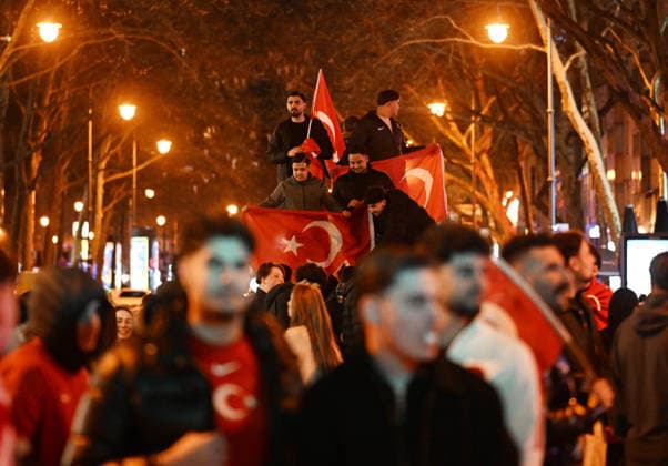 21.03.2026, xophax, Fussball WM- Qualifikation 2026 Europa. Playoffs Finale. Kosovo - Türkei. Köln Cologne Türkische Fans feiern auf den Kölner Ringen Hohenzollernring Koeln *** 21 03 2026, xophax, Football World Cup Qualification 2026 Europe Playoffs Final Kosovo Turkey Cologne Cologne Turkish fans celebrate on the Cologne rings Hohenzollernring Cologne