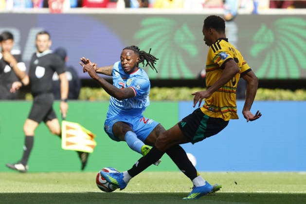 RD Congo v Jamaica - 2026 FIFA World Cup, WM, Weltmeisterschaft, Fussball Qualifying ZAPOPAN, MEXICO - MARCH 31: Aaron Wan-Bissaka (L) of RD Congo fights for the ball with Ethan Pinnock (R) of Jamaica during a World Cup 2026 playoff qualifying football match between RD Congo and Jamaica, at the Guadalajara Stadium in Zapopan, Mexico on March 31, 2026. Stringer Anadolu Zapopan Mexico. Editorial use only. Please get in touch for any other usage.  Copyright: x2026xAnadoluxStringerx