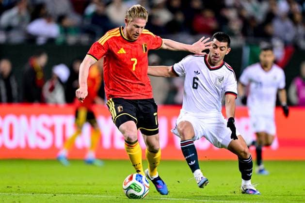 Fußball, Länderspiel, Mexiko - Belgien Belgium s Kevin De Bruyne and Mexico s Erik Lira pictured during a friendly soccer game between the Mexican national team, Nationalteam and Belgian national soccer team Red Devils in Chicago, on Wednesday 01 April 2026, in preparation for the 2026 World Cup. DIRKxWAEM  x169476626x
