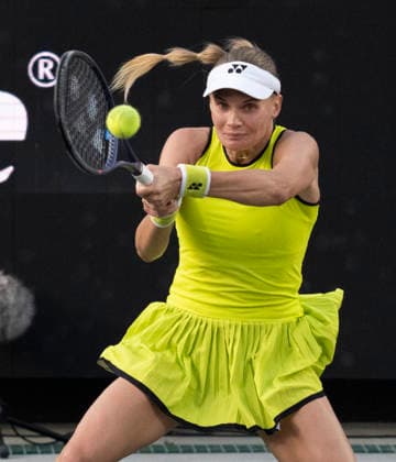 April 1, 2026: Dayana Yastremska (UKR) loses to Belinda Bencic (SUI) 6-2, 6-7, 6-3, at the Credit One Charleston Open being played at Credit One Staduim in Charleston, South Carolina, {USA} Ã‚ Tennisclix Charleston USA - ZUMAc04_ 20260401_zma_c04_022 Copyright: xLesliexBillmanx