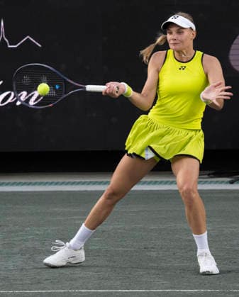 April 1, 2026: Dayana Yastremska (UKR) loses to Belinda Bencic (SUI) 6-2, 6-7, 6-3, at the Credit One Charleston Open being played at Credit One Staduim in Charleston, South Carolina, {USA} Ã‚ Tennisclix Charleston USA - ZUMAc04_ 20260401_zma_c04_029 Copyright: xLesliexBillmanx