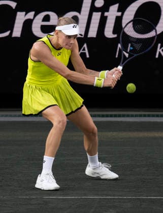 April 1, 2026: Dayana Yastremska (UKR) loses to Belinda Bencic (SUI) 6-2, 6-7, 6-3, at the Credit One Charleston Open being played at Credit One Staduim in Charleston, South Carolina, {USA} Ã‚ Tennisclix Charleston USA - ZUMAc04_ 20260401_zma_c04_030 Copyright: xLesliexBillmanx