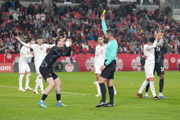 March 31, 2026, Toronto, On, CAN: Canada s Liam Millar is shown a yellow card after going down in the penalty area under a challenge from Tunisia s Khalil Ayari during second half International Friendly, Länderspiel, Nationalmannschaft action in Toronto, on Tuesday March 31, 2026. Liam Millar; Khalil Ayari  - ZUMAc35_ 20260331_zaf_c35_136 Copyright: xChrisxYoungx