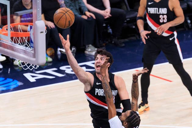 March 31, 2026, Inglewood, California, USA: Deni Avdija 8 of the Portland Trail Blazers performs a layup as Derrick Jones Jr. 5 of the Los Angeles Clippers defends the basket during their regular season NBA, Basketball Herren, USA game on Tuesday March 31, 2026 at Intuit Dome in Inglewood, California. Clippers lose to Trail Blazers, 104-114. ARIANA RUIZ PI Inglewood USA - ZUMAp124 20260331_zaa_p124_045 Copyright: xArianaxRuizx