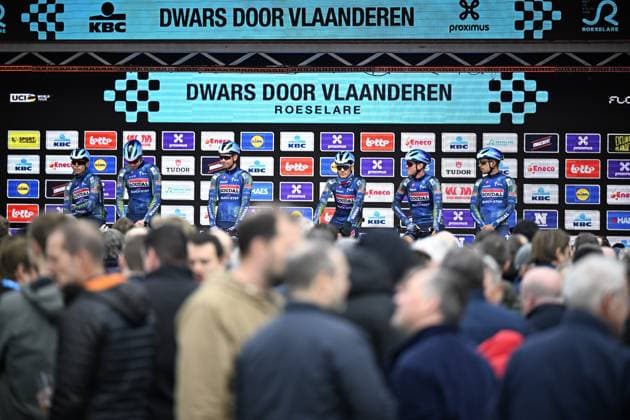 Soudal Quick-Step riders pictured at the start of the men elite race of the Dwars Door Vlaanderen cycling event, 184,6km from Roeselare to Waregem, Wednesday 01 April 2026. JASPERxJACOBS  x169491810x