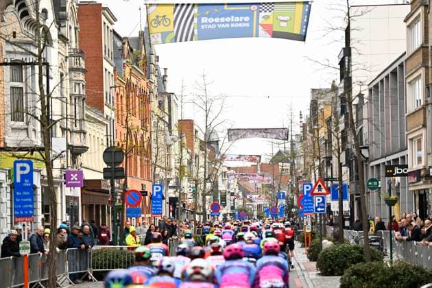 Dwars door Vlaanderen 2026 Cycling Race WAREGEM, BELGIUM - APRIL 01 : illustration picture of the start in Roeselare during the 80th edition of Dwars door Vlaanderen an UCI World Tour 1.UWT one day cycling road race for Men Elite of 184 km with start in Roeselare and finish in Waregem on April 1, 2026 in Waregem, Belgium, 01 04 2026 ( Motordriver Kenny Verfaillie - Waregem Belgium  Copyright: xTomasxSiskx