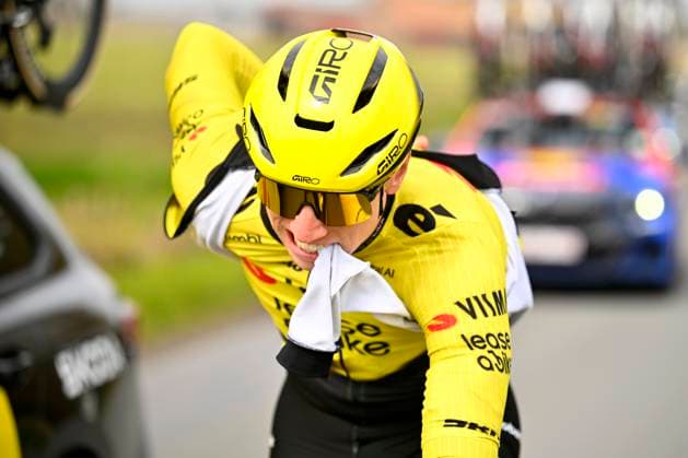 Dwars door Vlaanderen 2026 Cycling Race WAREGEM, BELGIUM - APRIL 01 : Brennan Matthew (GBR) of Team Visma Lease a Bike during the 80th edition of Dwars door Vlaanderen an UCI World Tour 1.UWT one day cycling road race for Men Elite of 184 km with start in Roeselare and finish in Waregem on April 1, 2026 in Waregem, Belgium, 01 04 2026 ( Motordriver Kenny Verfaillie - Waregem Belgium  Copyright: xTomasxSiskx