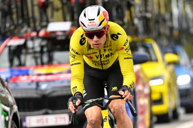Dwars door Vlaanderen 2026 Cycling Race WAREGEM, BELGIUM - APRIL 01 : Van Aert Wout (BEL) of Team Visma Lease a Bike during the 80th edition of Dwars door Vlaanderen an UCI World Tour 1.UWT one day cycling road race for Men Elite of 184 km with start in Roeselare and finish in Waregem on April 1, 2026 in Waregem, Belgium, 01 04 2026 ( Motordriver Kenny Verfaillie - Waregem Belgium  Copyright: xTomasxSiskx