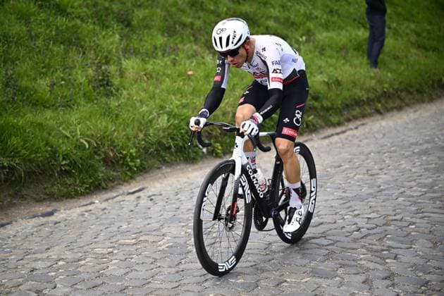 French Benoit Cosnefroy of UAE Team Emirates-XRG pictured in action during the men elite race of the Dwars Door Vlaanderen cycling event, 184,6km from Roeselare to Waregem, Wednesday 01 April 2026. JASPERxJACOBS  x169498226x