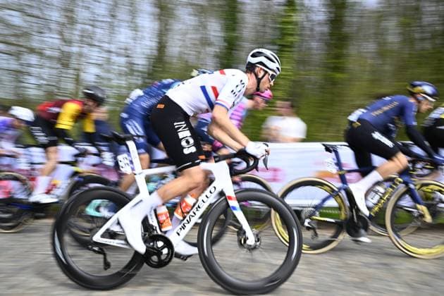 British Samuel Watson of INEOS Grenadiers pictured in action during the men elite race of the Dwars Door Vlaanderen cycling event, 184,6km from Roeselare to Waregem, Wednesday 01 April 2026. JASPERxJACOBS  x169498453x