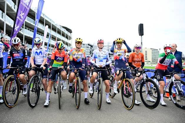 Dwars door Vlaanderen Women 2026 Cycling Race WAREGEM, BELGIUM - APRIL 01 : Kopecky Lotte (BEL) of Team SD Worx - Protime, Vollering Demi (NED) of FDJ United - SUEZ, Pieterse Puck (NED) of Fenix-Premier Tech during the 80th edition of Dwars door Vlaanderen Women an UCI Women s World Tour 1.WWT one day cycling road race for Men Elite of 128 km with start in Waregem and finish in Waregem on April 1, 2026 in Waregem, Belgium, 01 04 2026 ( Motordriver Serge Seynaeve - Waregem Belgium  Copyright: xJanxDexMeuleneirx