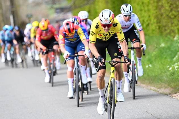 Dwars door Vlaanderen 2026 Cycling Race WAREGEM, BELGIUM - APRIL 01 : Van Aert Wout (BEL) of Team Visma Lease a Bike during the 80th edition of Dwars door Vlaanderen an UCI World Tour 1.UWT one day cycling road race for Men Elite of 184 km with start in Roeselare and finish in Waregem on April 1, 2026 in Waregem, Belgium, 01 04 2026 ( Motordriver Kenny Verfaillie - Waregem Belgium  Copyright: xTomasxSiskx