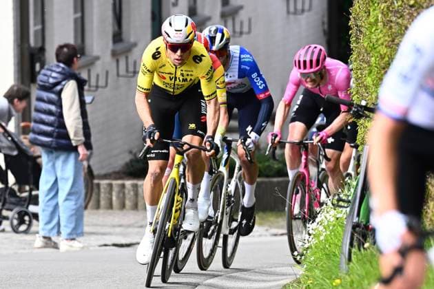 Dwars door Vlaanderen 2026 Cycling Race WAREGEM, BELGIUM - APRIL 01 : Van Aert Wout (BEL) of Team Visma Lease a Bike during the 80th edition of Dwars door Vlaanderen an UCI World Tour 1.UWT one day cycling road race for Men Elite of 184 km with start in Roeselare and finish in Waregem on April 1, 2026 in Waregem, Belgium, 01 04 2026 ( Motordriver Kenny Verfaillie - Waregem Belgium  Copyright: xTomasxSiskx