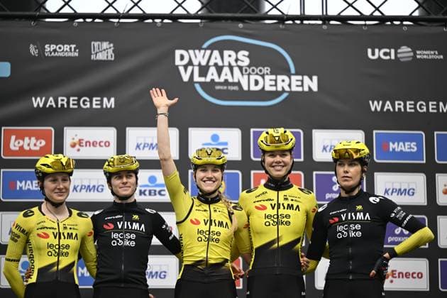 Team Visma-Lease a Bike riders pictured at the start of the women elite race of the Dwars Door Vlaanderen cycling event, 128,9km from Roeselare to Waregem, Wednesday 01 April 2026. TOM GOYVAERTS TomxGoyvaerts  x169504781x