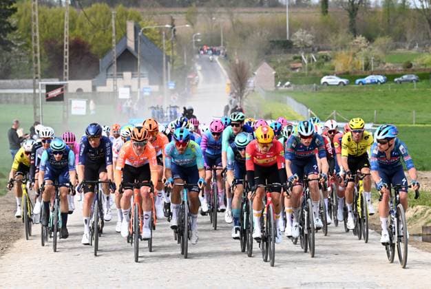 The pack of riders pictured in action during the men elite race of the Dwars Door Vlaanderen cycling event, 184,6km from Roeselare to Waregem, Wednesday 01 April 2026. POOLxTOMASxSISK  x169504853x
