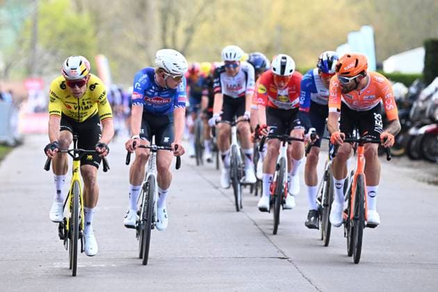 Dwars door Vlaanderen 2026 Cycling Race WAREGEM, BELGIUM - APRIL 01 : Van Aert Wout (BEL) of Team Visma Lease a Bike, Del Grosso Tibor (NED) of Alpecin-Premier Tech, Ganna Filippo (ITA) of INEOS Grenadiers during the 80th edition of Dwars door Vlaanderen an UCI World Tour 1.UWT one day cycling road race for Men Elite of 184 km with start in Roeselare and finish in Waregem on April 1, 2026 in Waregem, Belgium, 01 04 2026 ( Motordriver Kenny Verfaillie - Waregem Belgium  Copyright: xTomasxSiskx