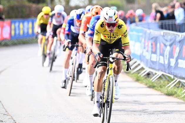 Dwars door Vlaanderen 2026 Cycling Race WAREGEM, BELGIUM - APRIL 01 : Van Aert Wout (BEL) of Team Visma Lease a Bike during the 80th edition of Dwars door Vlaanderen an UCI World Tour 1.UWT one day cycling road race for Men Elite of 184 km with start in Roeselare and finish in Waregem on April 1, 2026 in Waregem, Belgium, 01 04 2026 ( Motordriver Kenny Verfaillie - Waregem Belgium  Copyright: xTomasxSiskx