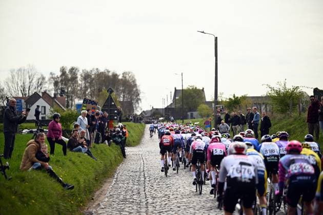 The pack of riders pictured in action during the men elite race of the Dwars Door Vlaanderen cycling event, 184,6km from Roeselare to Waregem, Wednesday 01 April 2026. POOLxTOMASxSISK  x169505144x